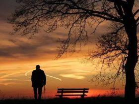 为什么说“少年戒色 中年戒斗 晚年戒得“